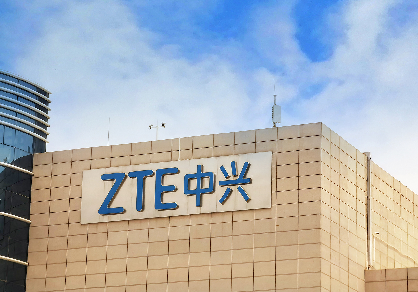 通信產(chǎn)業(yè)轉(zhuǎn)型進(jìn)行時(shí) 中興通訊執(zhí)行副總裁謝峻石：AI將帶來網(wǎng)絡(luò)、算力與消費(fèi)端的多重變革(圖1)