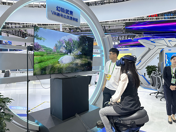 九游娛樂：全息AI旅推官亮相數(shù)峰VR騎馬漫游”武夷——網(wǎng)龍展區(qū)奇幻體驗(yàn)引觀眾“二刷三刷”(圖3)