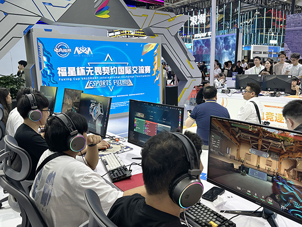 九游娛樂：全息AI旅推官亮相數(shù)峰VR騎馬漫游”武夷——網(wǎng)龍展區(qū)奇幻體驗(yàn)引觀眾“二刷三刷”(圖8)