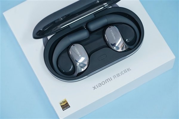 耳機(jī)邁進(jìn)AI時(shí)代！2025年Q1中國AI耳機(jī)銷量暴增9604%：遠(yuǎn)超2024年整年銷量(圖1)